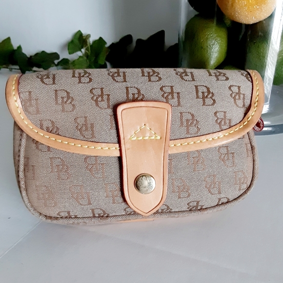 dooney and bourke wristlet strap